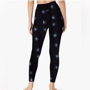 NWT Beyond yoga Black leggings Snowflake print size S